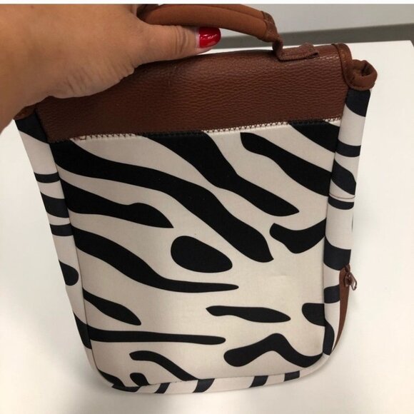 WW Zebra Print Bag With Faux Leather Flap & Handle-LIKE NEW - Picture 2 of 8